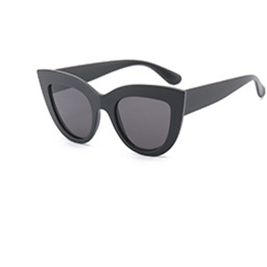 Bold Retro-Trendy Cat Eye Sunglasses